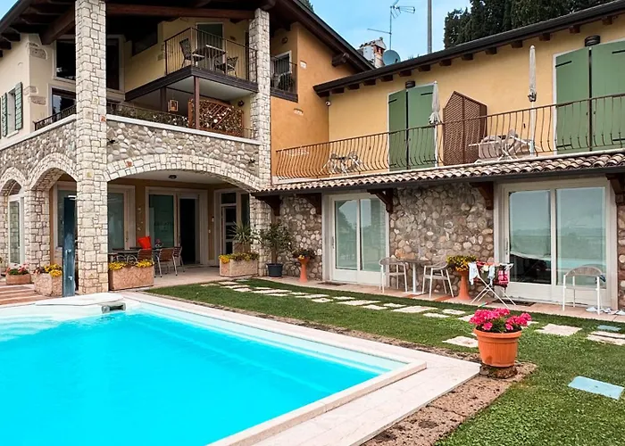 Alojamento de Acomodação e Pequeno-almoço La Cipressina 4*